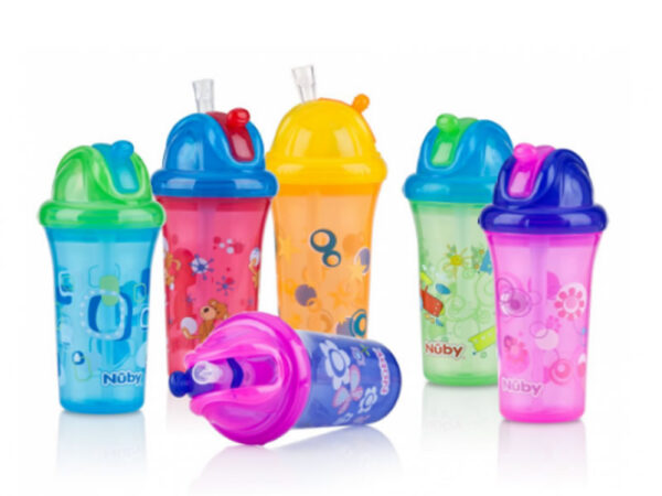 Vaso con sorbete antiderrame con tapa deslizante - 270ml